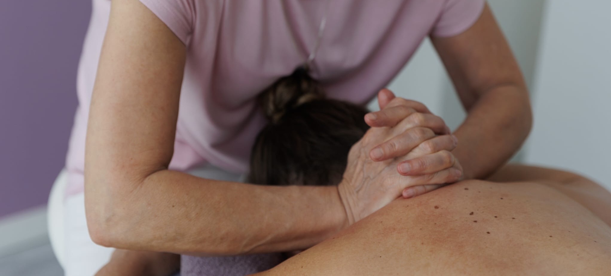 holistische_massage_therapie_julia_hoofd-nek-schoudermassage